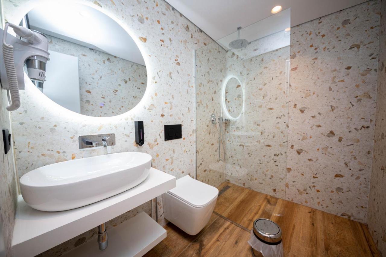Hotel Lili-1 ساراندا المظهر الخارجي الصورة